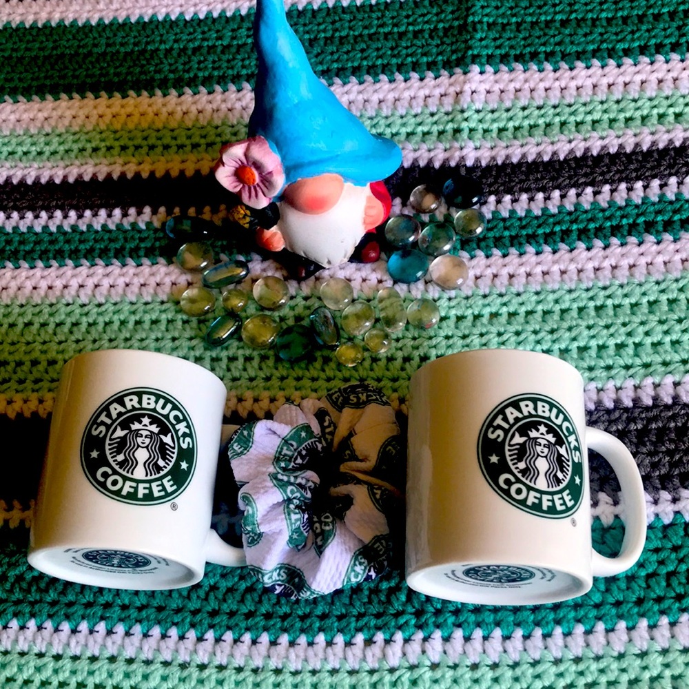 2 Vintage (2006)Starbucks 8 ounce coffee cups with matching scrunchie bundle
